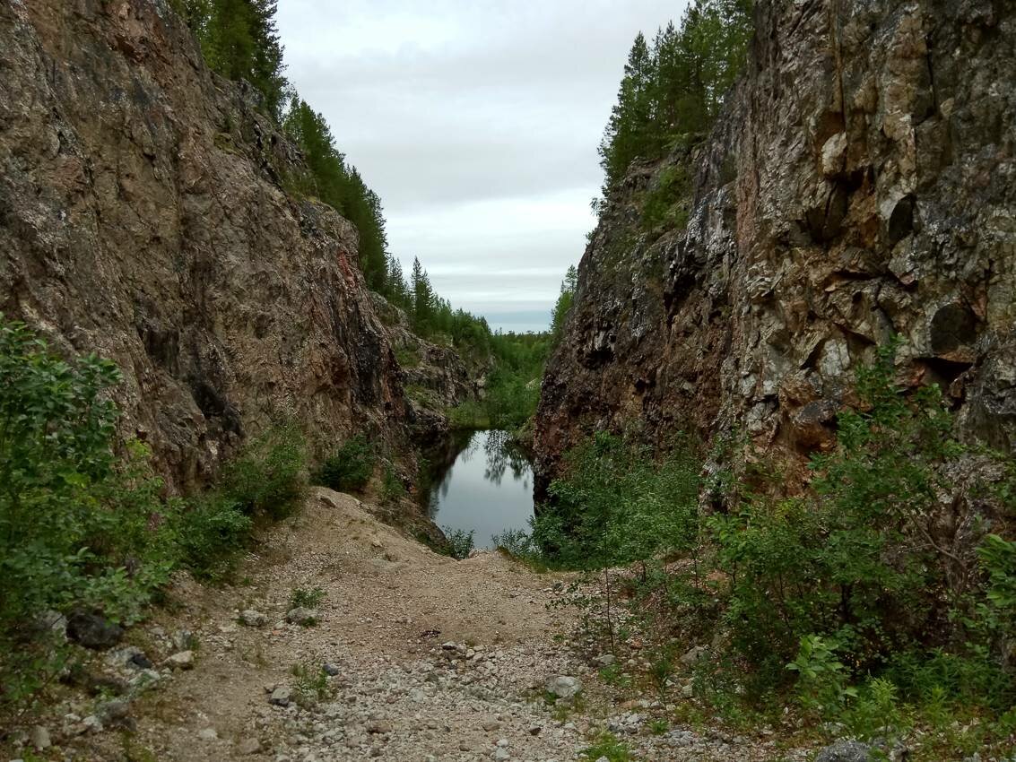 Белое море на парусном катамаране