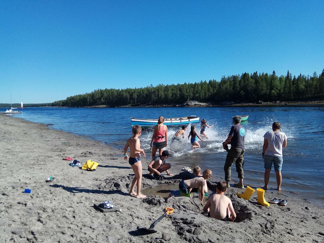 Белое море на парусном катамаране