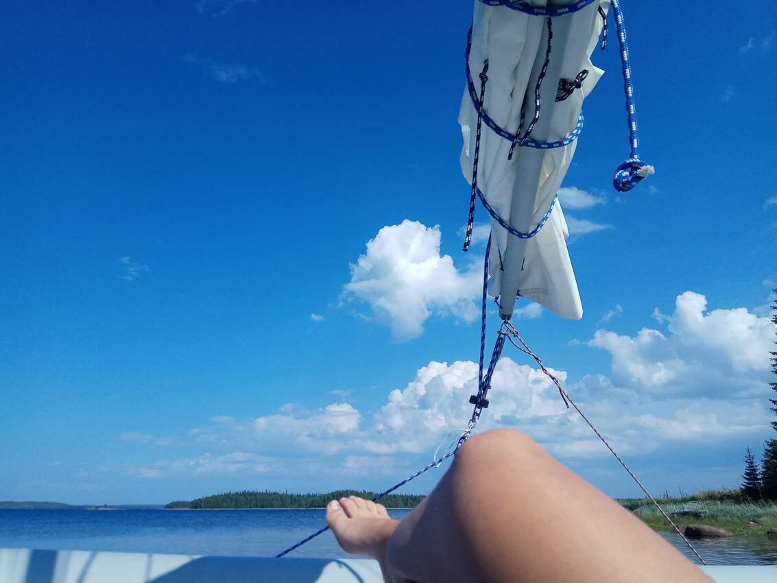 Белое море на парусном катамаране