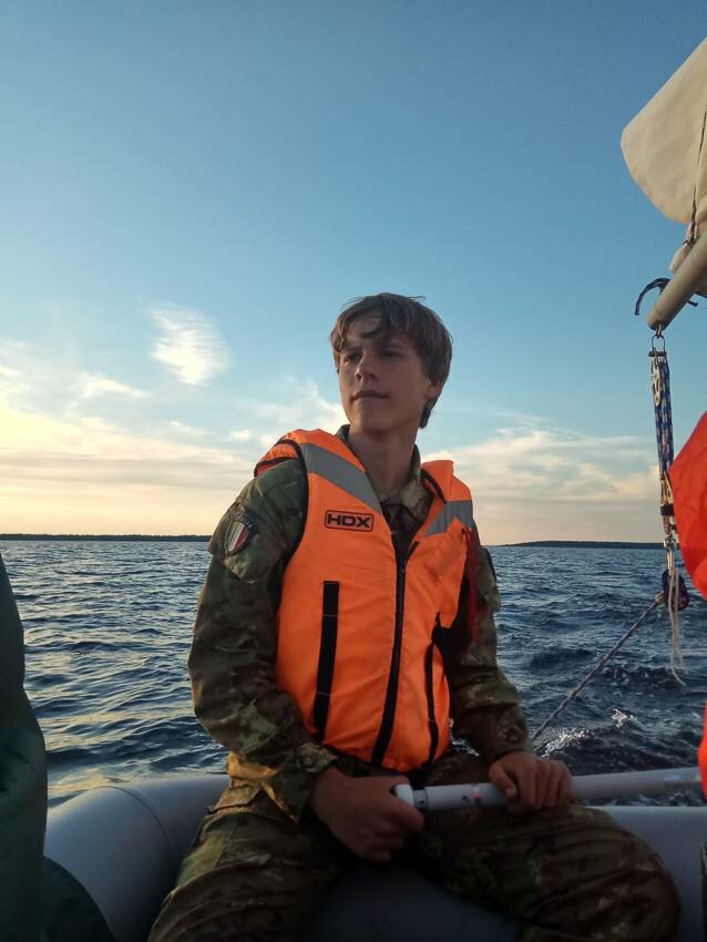 Белое море на парусном катамаране