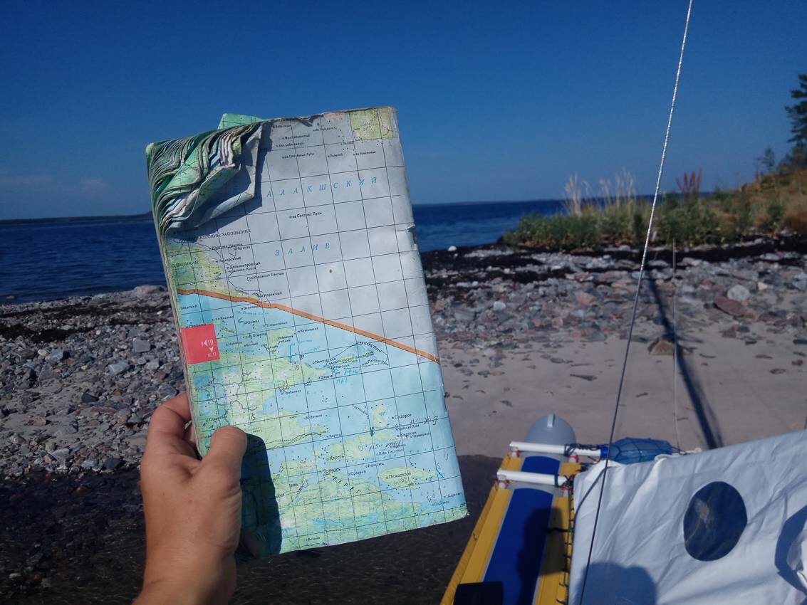 Белое море на парусном катамаране