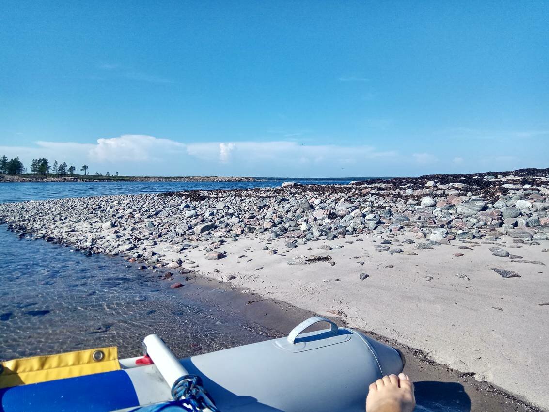 Белое море на парусном катамаране