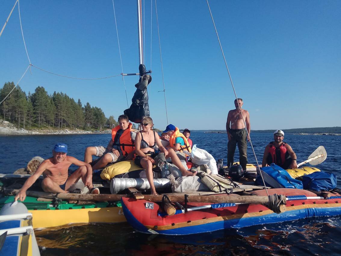 Белое море на парусном катамаране