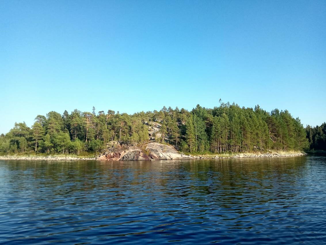Белое море на парусном катамаране