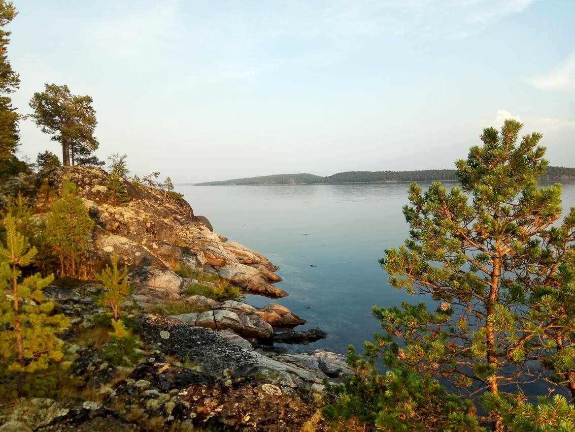 Белое море на парусном катамаране