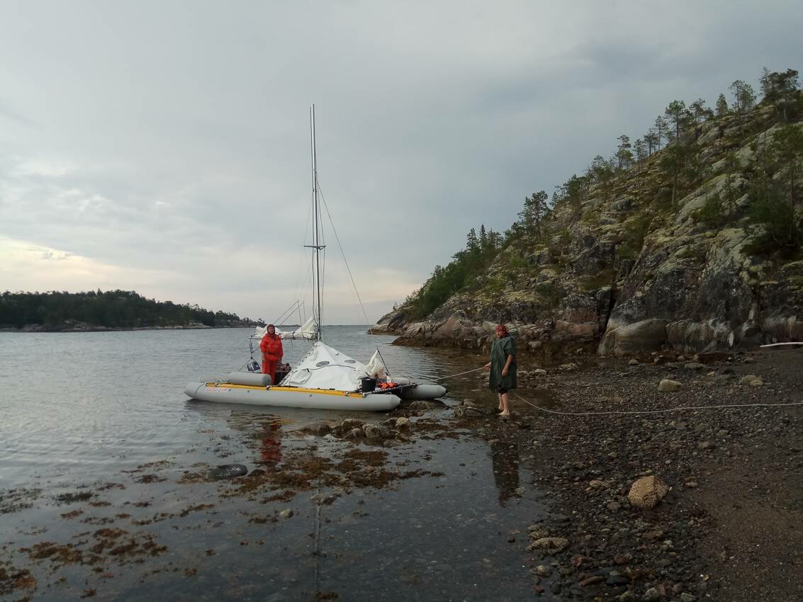 Белое море на парусном катамаране