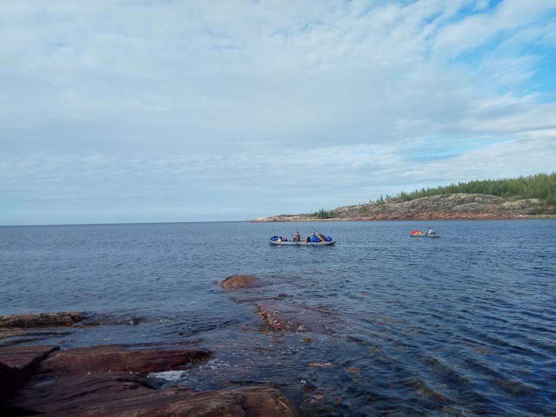 Белое море на парусном катамаране