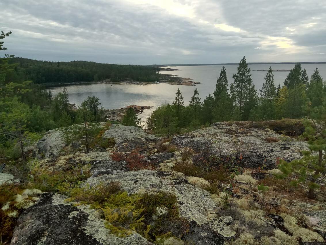 Белое море на парусном катамаране