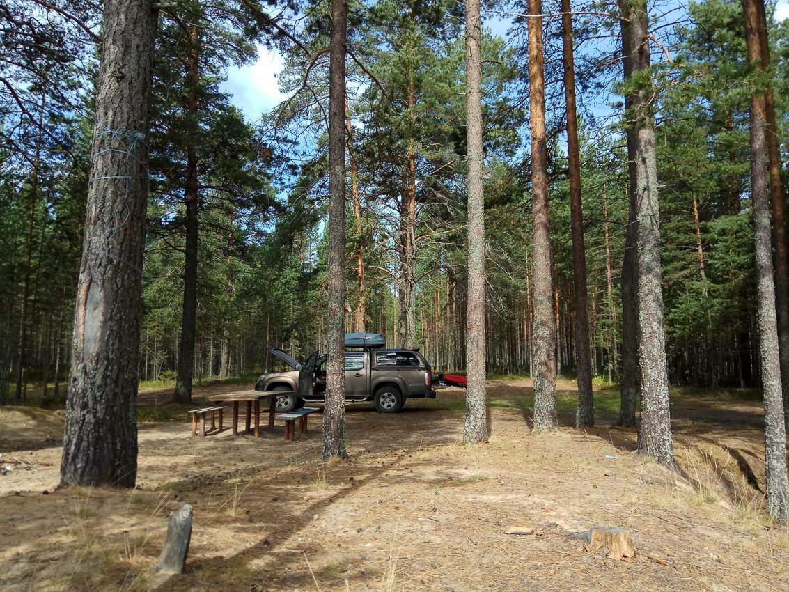 Белое море на парусном катамаране
