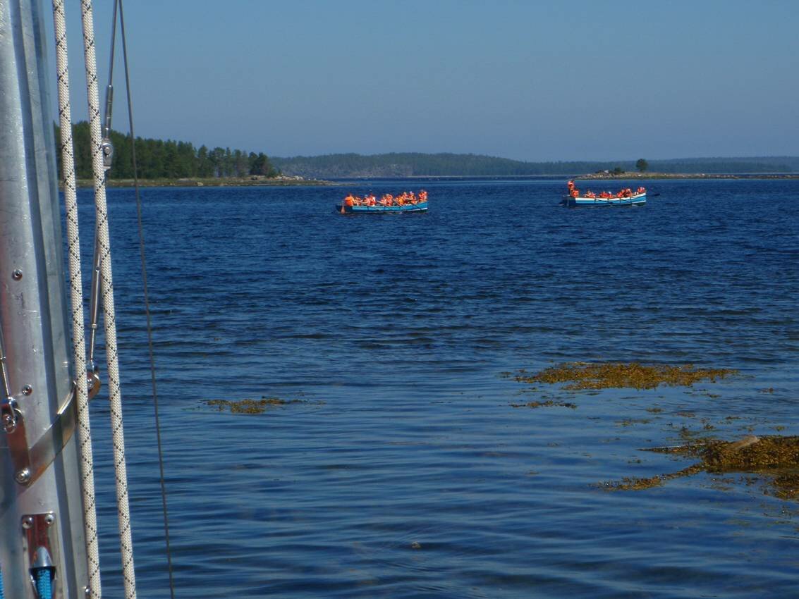 Белое море на парусном катамаране