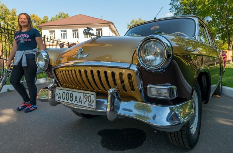 Выставка ретро автомобилей из Фряново